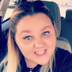 Meet your Posher, Elise